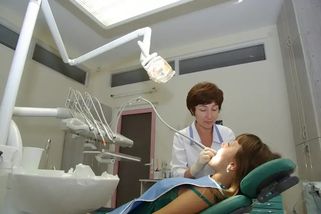 Vydělávají přes 200 tisíc měsíčně a mají plno na měsíce dopředu. Muži přesto z oboru mizí a nahrazují je ženy